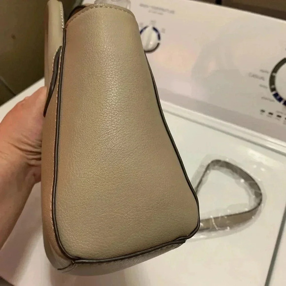 NWT Nine West Women’s Tan Mini Bag With Stripes & Handle - Picture 4 of 7